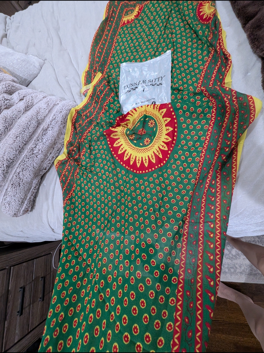 Zunnar Sitty Green & Red Printed Scarf/Pashmina